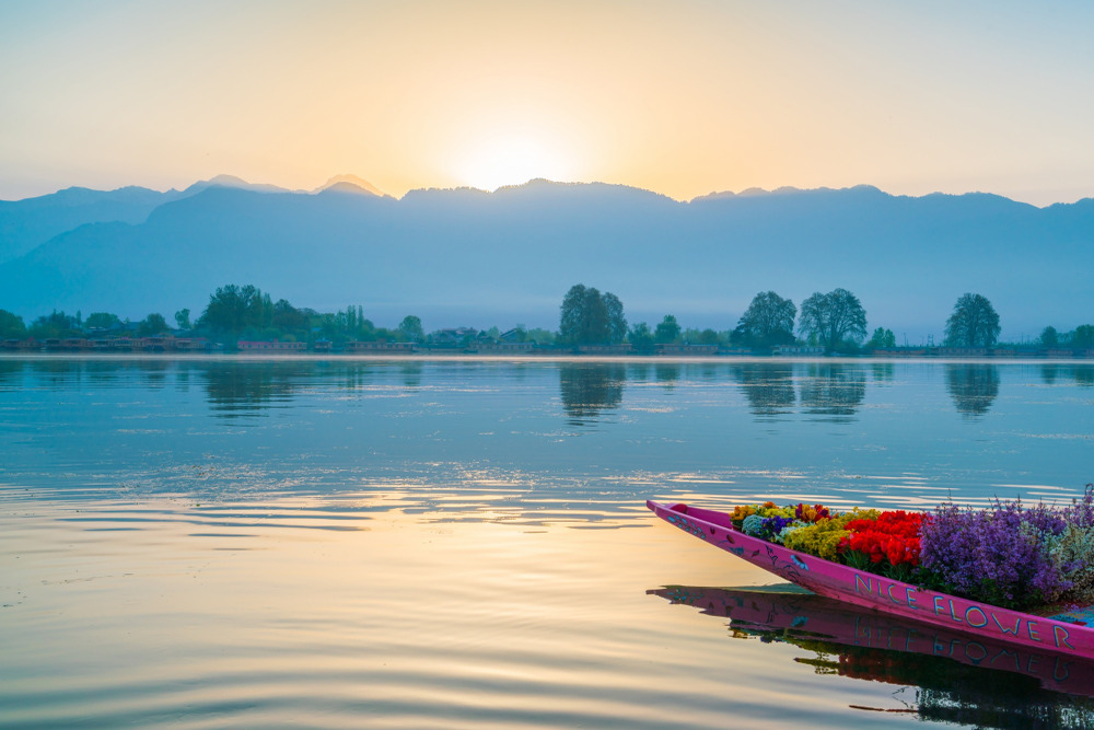 5 Famous Lakes of Pakistan That Every Traveler Must Visit | Complete Travel Guide