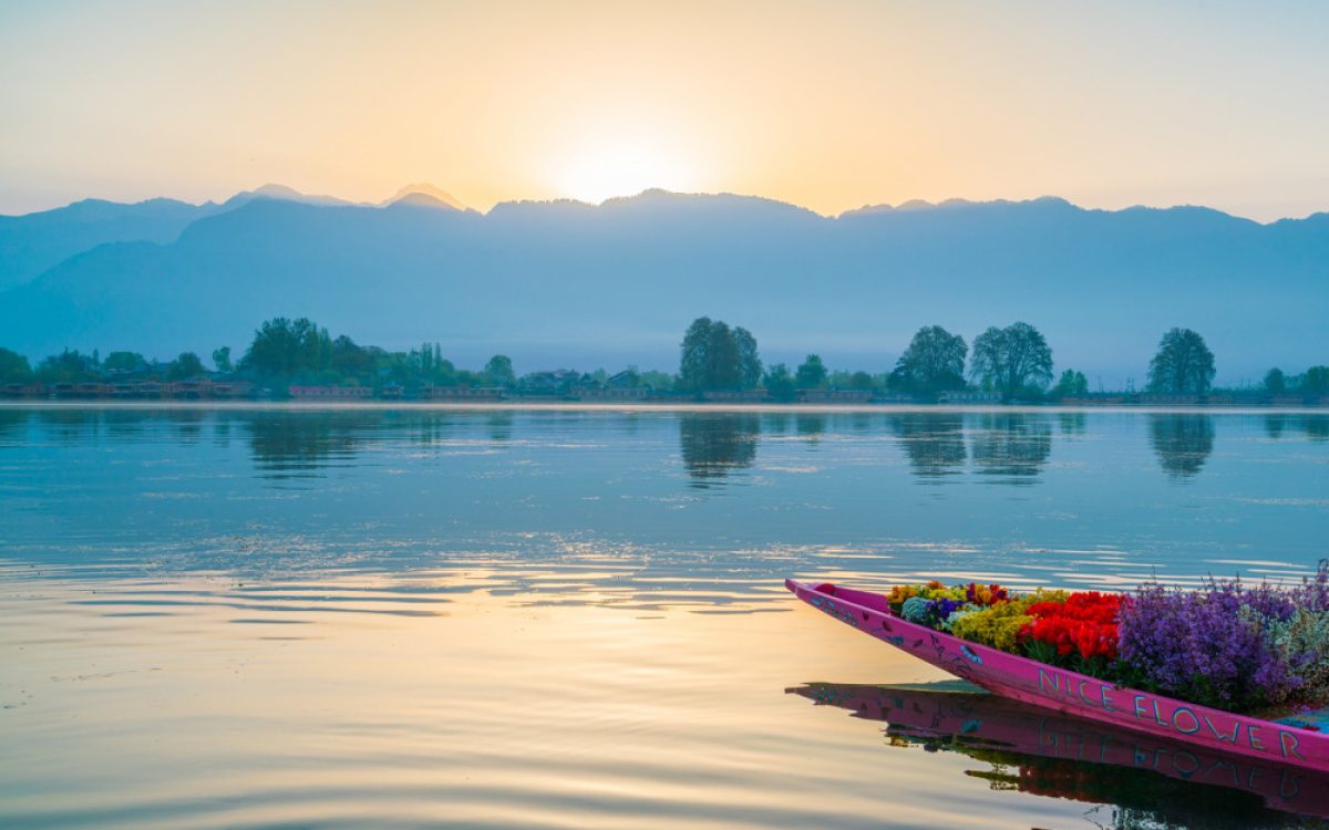 5 Famous Lakes of Pakistan That Every Traveler Must Visit | Complete Travel Guide